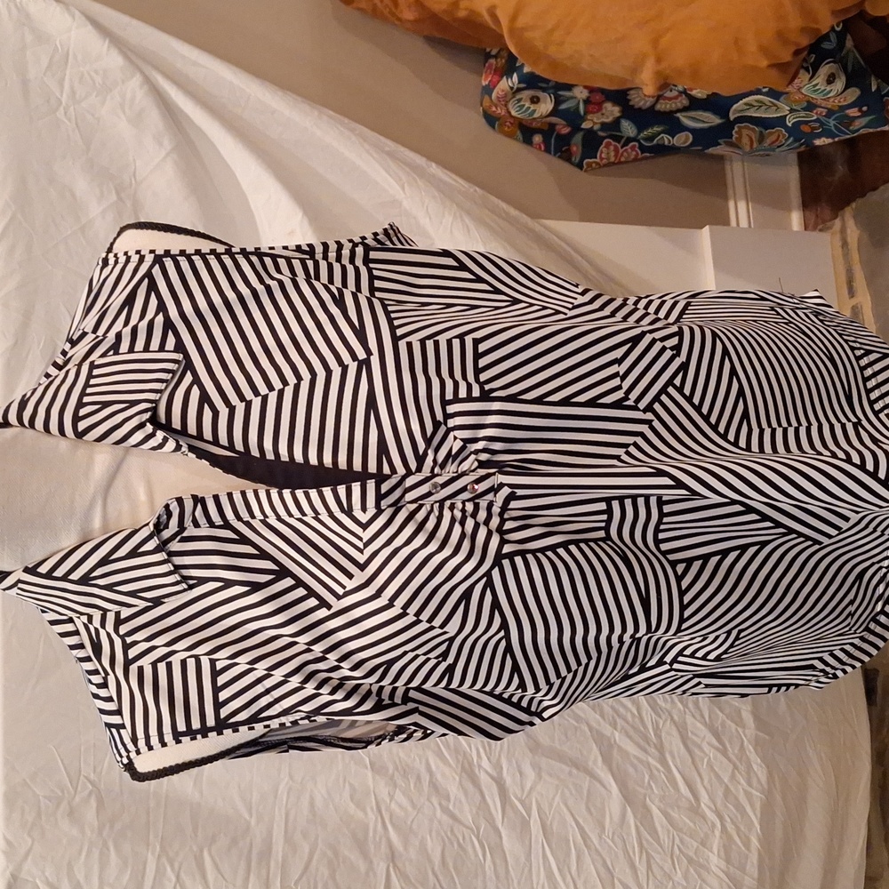 Sleeveless V Neck Top